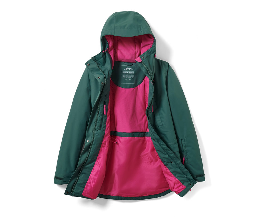 Geöffnete, dunkelgrüne Ski- und Snowboardjacke mit Kapuze und pinkem Futter.