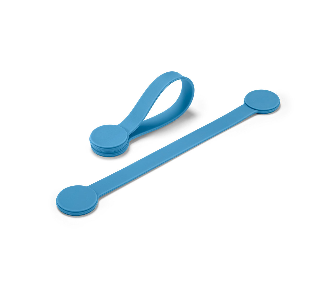 Zwei blaue Magnet-Clips auf einem weißen Hintergrund.