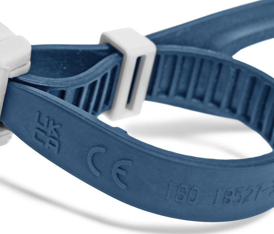 Nahaufnahme eines blauen Kabelbinders mit weißem Verschluss.