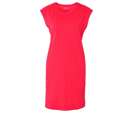 Rotes, knielanges T-Shirt-Kleid mit kurzen Ärmeln, freigestellt vor weißem Hintergrund.