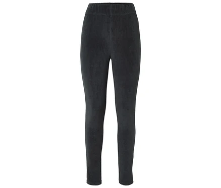 Schwarze Cordhose mit elastischem Bund liegt auf einem weißen Hintergrund.