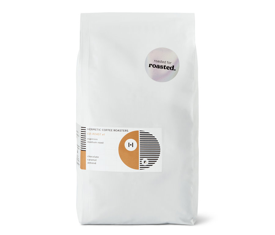 Weiße Packung Hermetic x roasted. Co-Roast #1 Espresso - 1 kg Ganze Bohne.