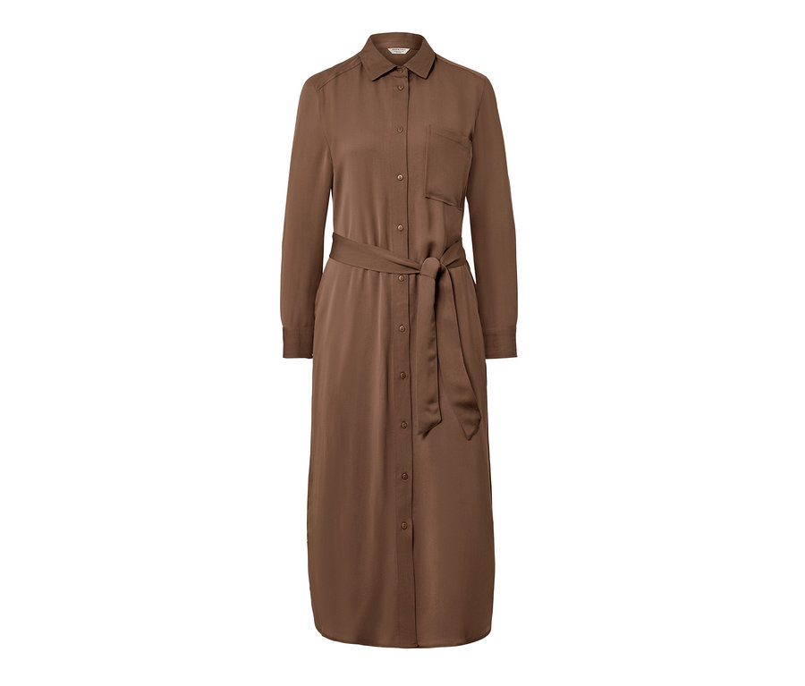 Ein braunes Hemdblusen-Kleid mit Gürtel.