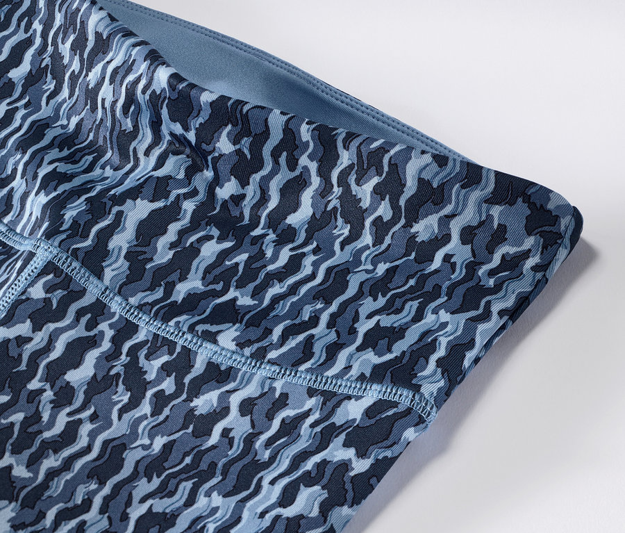 Detailansicht einer blauen/hellblauen Wende-Sporttight.