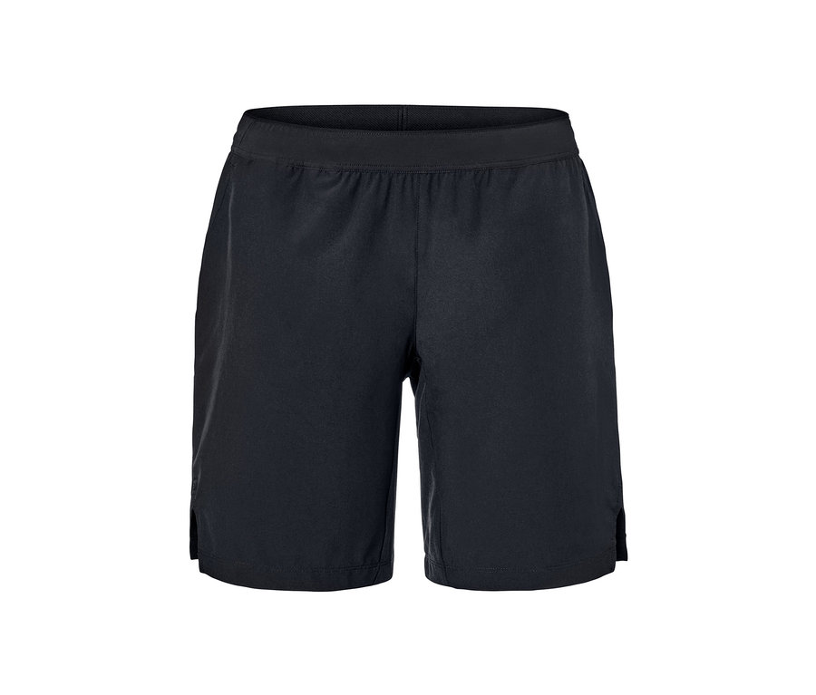 Schwarze Sportshorts.