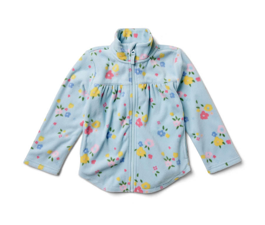 Eine hellblaue Kinder-Fleecejacke mit Blumenmuster.