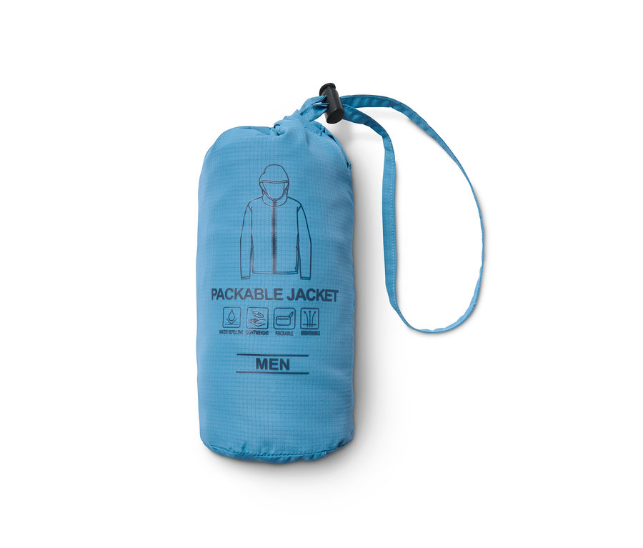 Blaue Verpackung einer Funktionsjacke, packable.