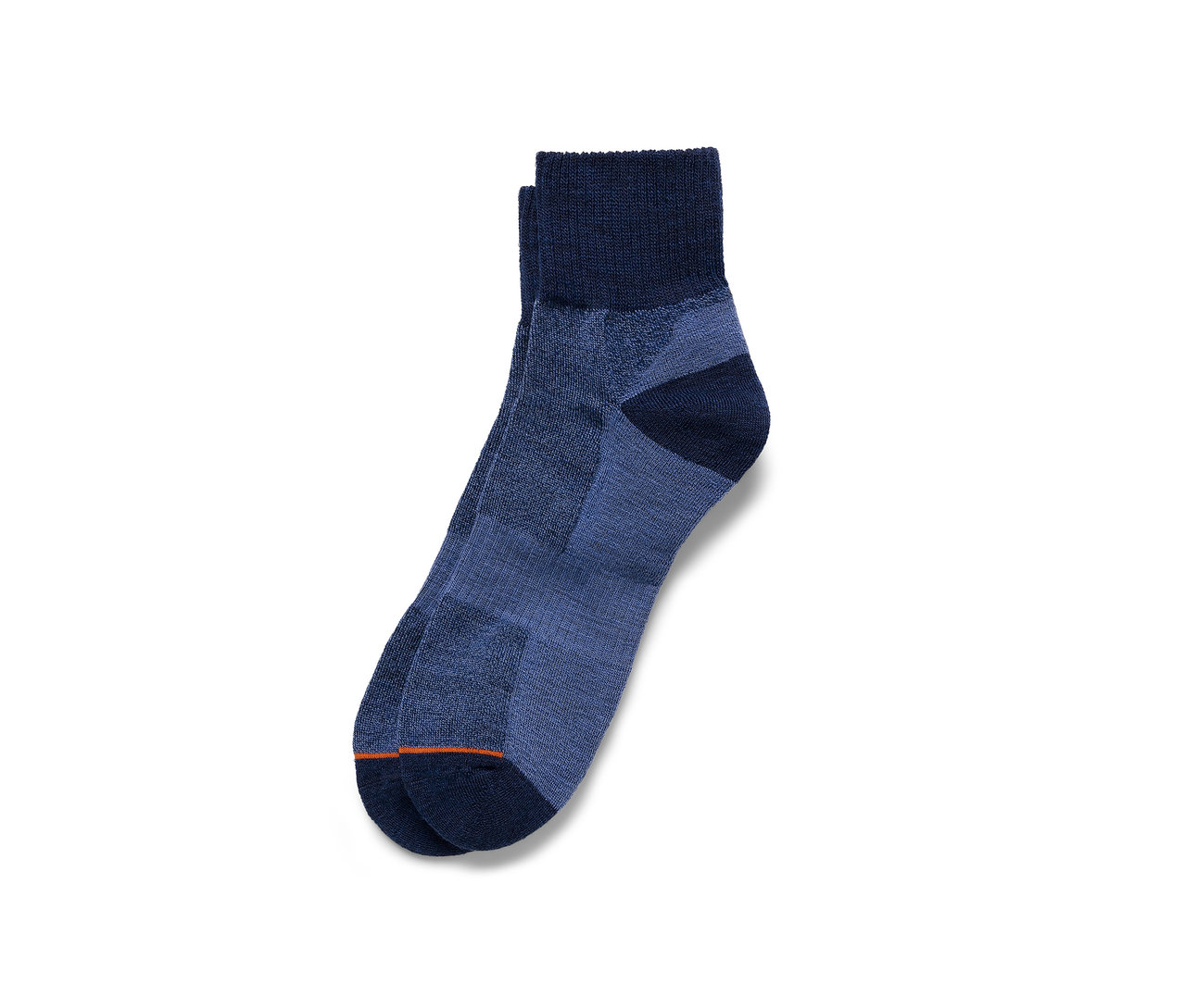 Ein Paar kurze blaue Trekking-Socken mit Merinowolle.