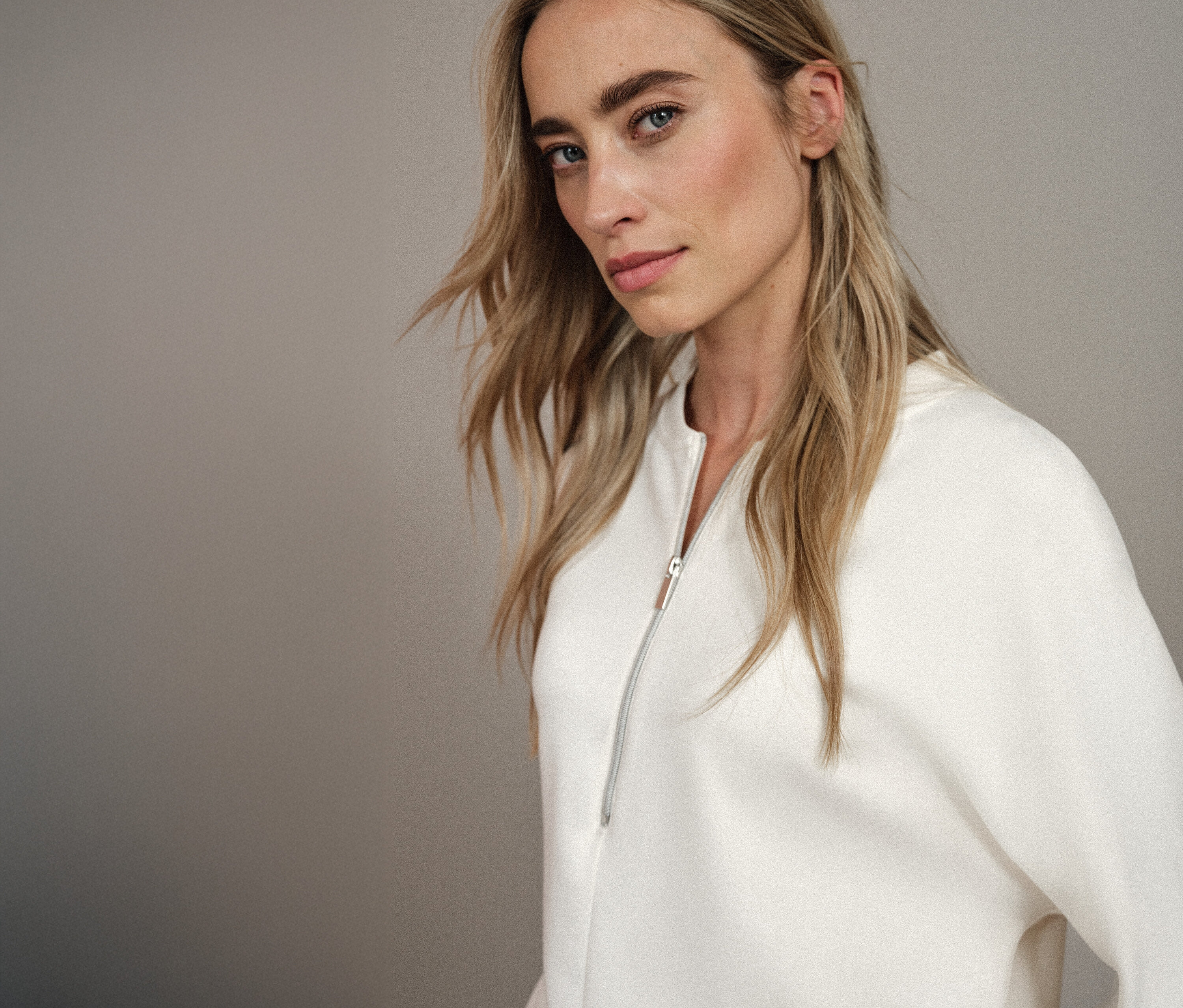 Frau trägt ein Street One T-Shirt aus Modalmix.