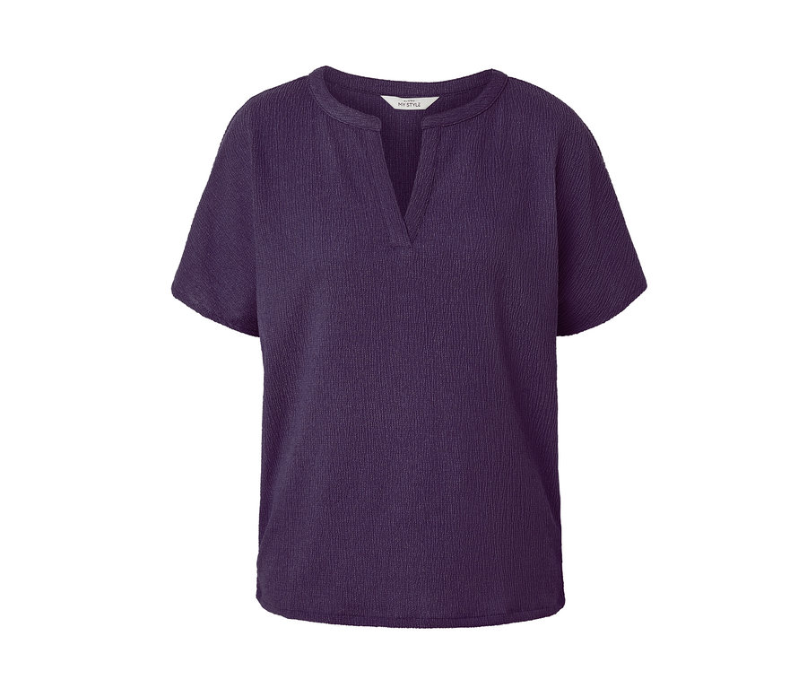Eine lila strukturierte Kurzarmbluse.
