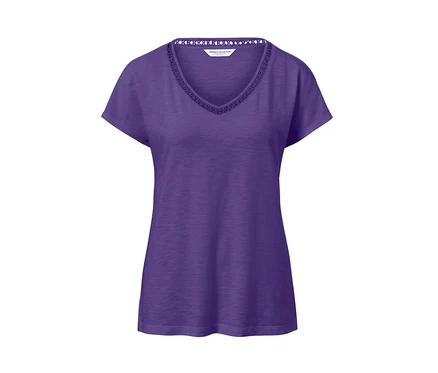 Lila Shirt aus Modalmix mit kurzen Ärmeln und V-Ausschnitt.