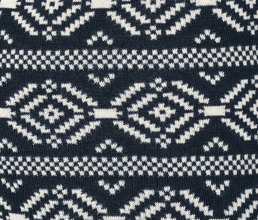 Detailaufnahme von Strickleggings mit geometrischem Muster.