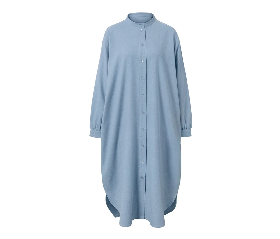 Blaues Flanell-Nachthemd mit Knöpfen.