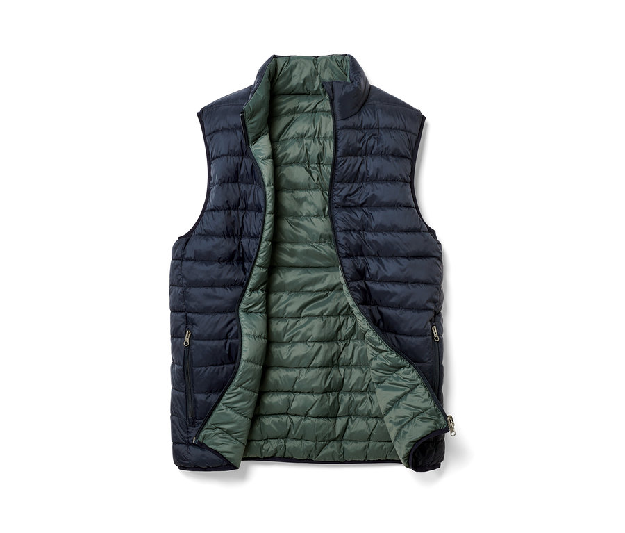 Offene Wendeweste in Dunkelblau und Grün.