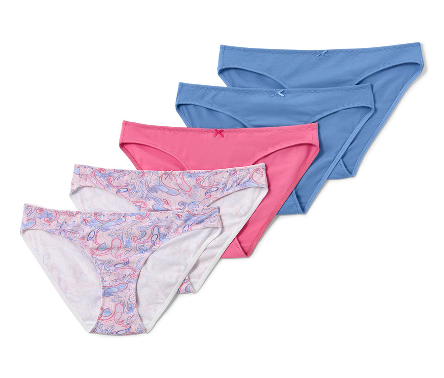 Fünf Slips mit Alloverprint liegen diagonal übereinander.