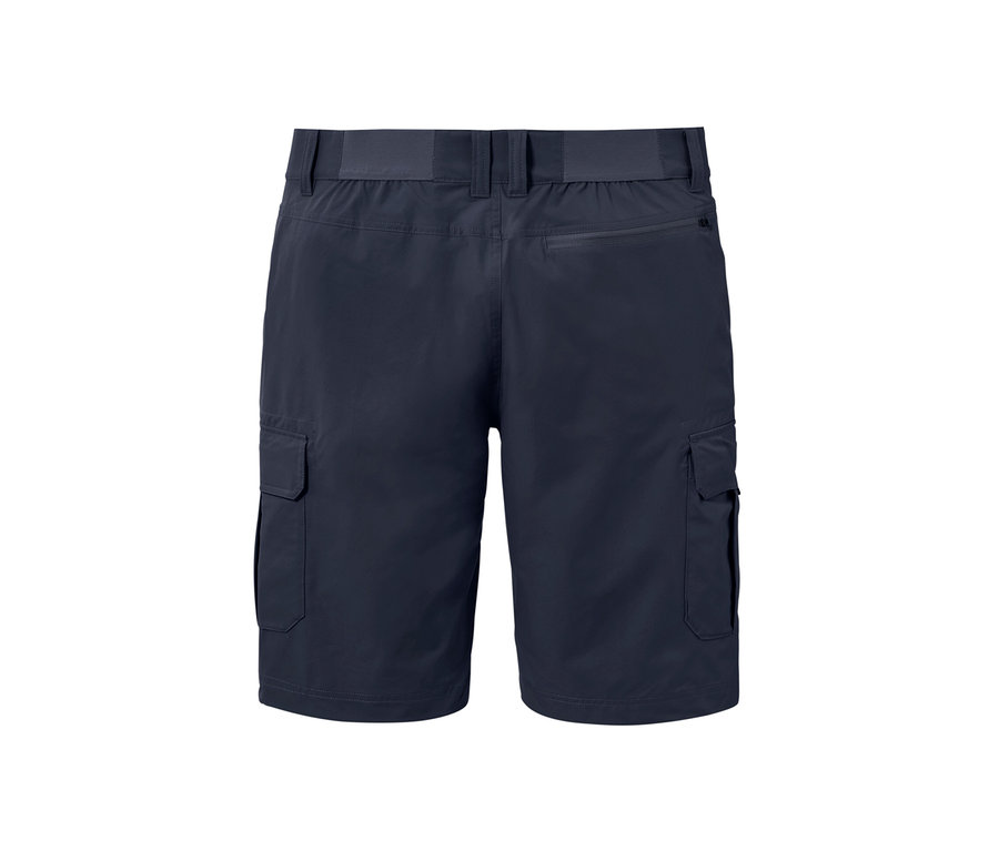 Blaue Funktionsshorts.