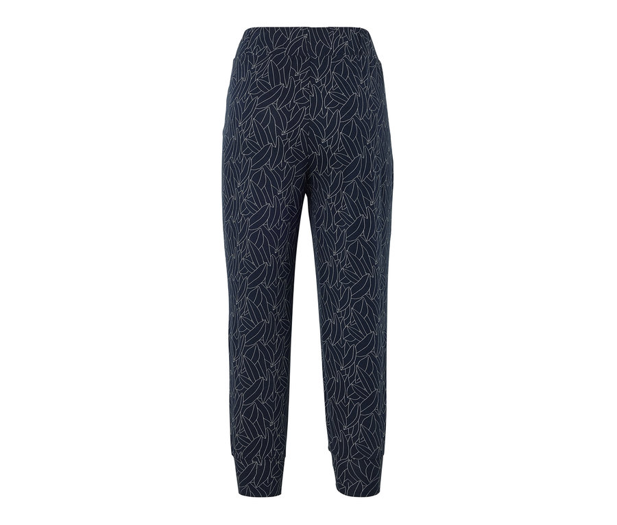 Eine 3/4-Jerseyhose in Blau-Cremeweiß mit Allover-Blattmuster.