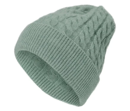 Eine hellgrüne Strickmütze.