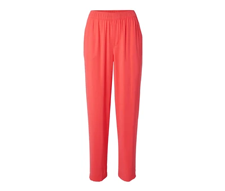 Eine rote Webhose.