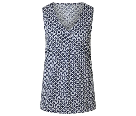 Ein ärmelloses Oberteil mit V-Ausschnitt und einem Allover-Muster aus marineblauen und weißen Pfeilen.
