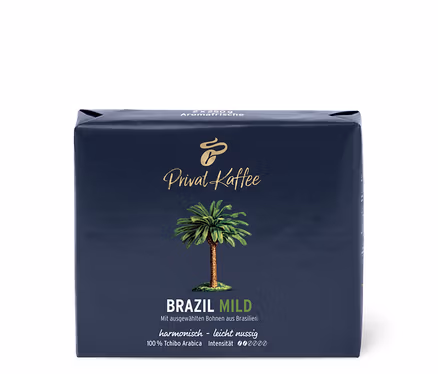 Eine 500g Packung Privat Kaffee Brazil Mild Gemahlen auf einem weißen Hintergrund.