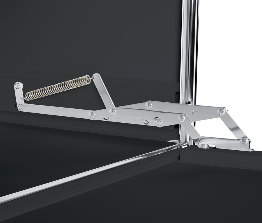 Detailansicht eines geöffneten schwarzen Highboards Metall »CN3« mit 4 Klappenfächern.