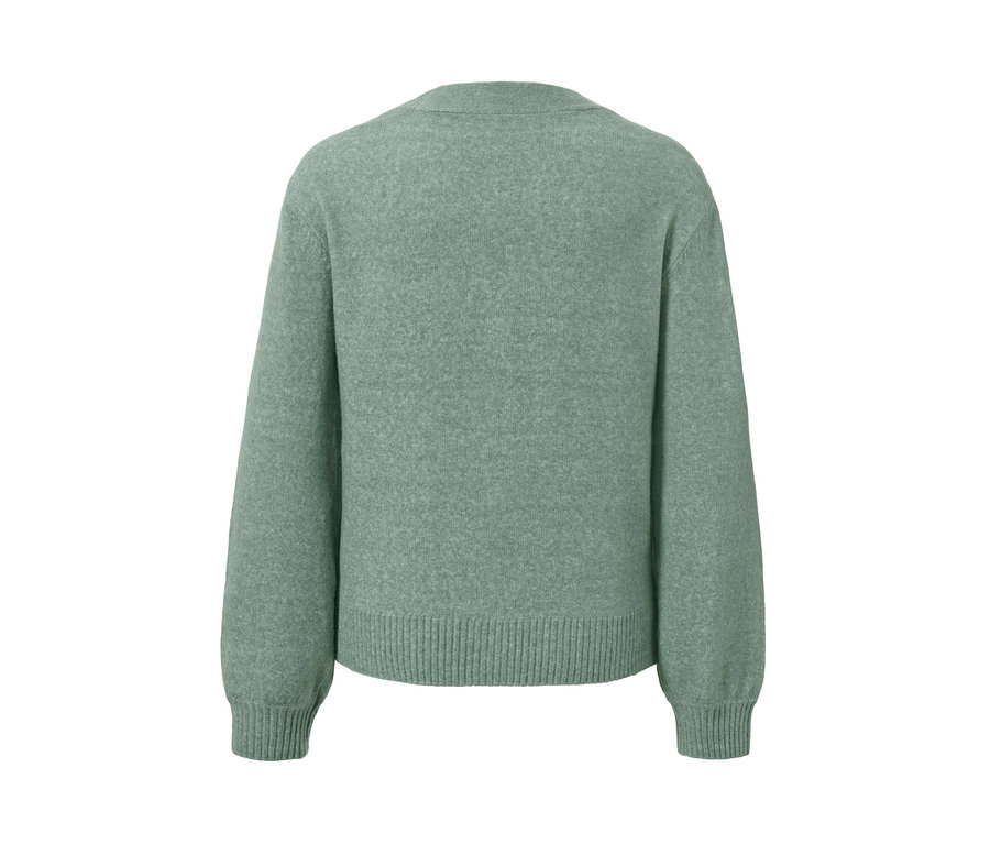 Detailansicht eines salbeifarbenen Strickcardigans mit Wolle.