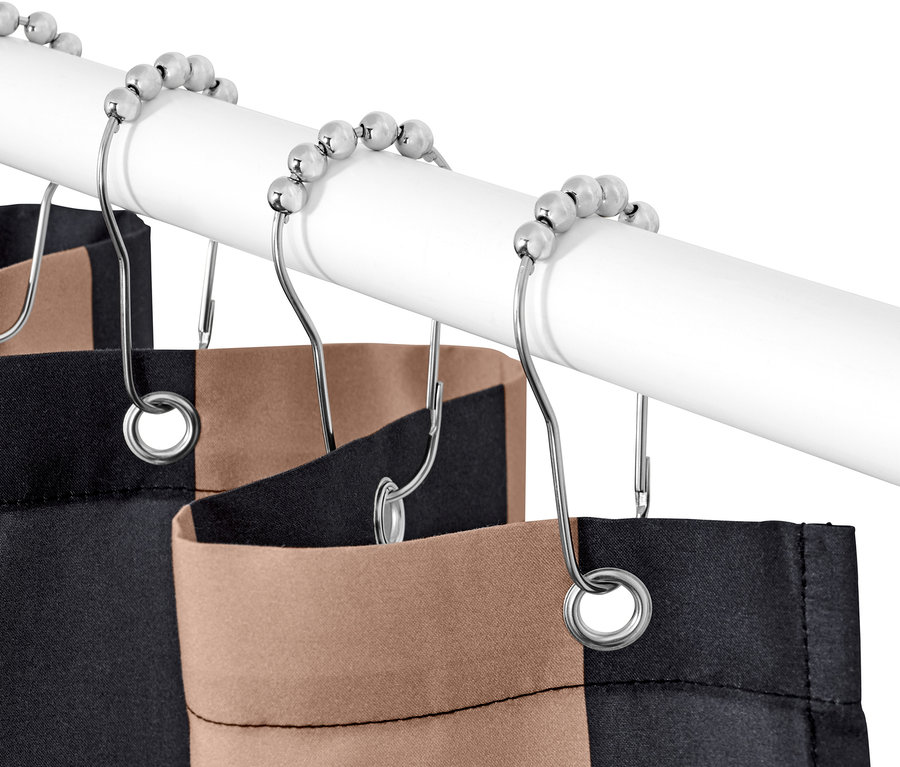 Detailaufnahme eines hochwertigen Textil-Duschvorhangs in Schwarz-Braun.