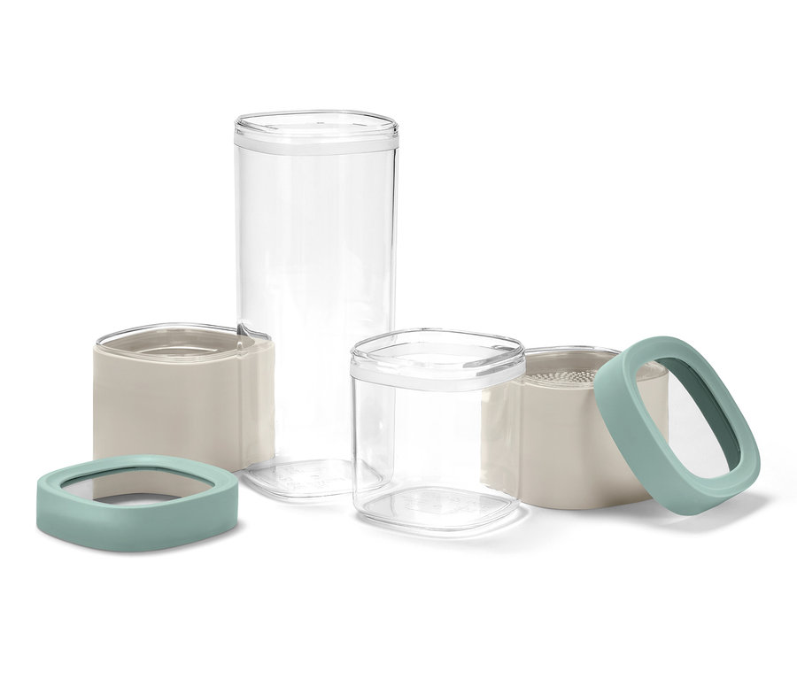 Zwei variable Vorratsdosen unterschiedlicher Größe mit transparentem Korpus und beigen/türkisfarbenen Deckeln.