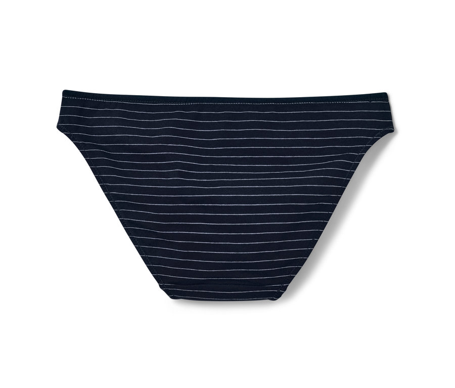 Schwarzer Slip mit weißen Streifen.