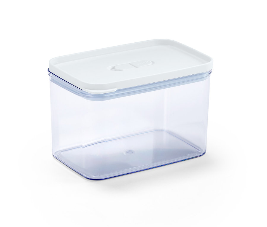 Eine durchsichtige Vorratsdose mit weißem Deckel.