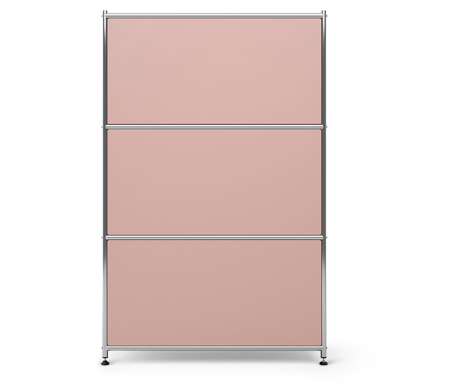 Dreistöckiges Bücherregal mit rosa Paneelen und silbernem Rahmen.