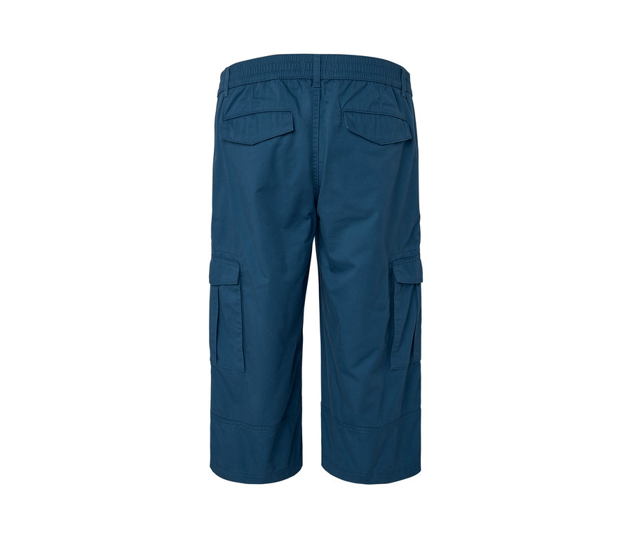 Detailansicht der Rückseite einer blauen 3/4-Cargo-Bermuda.