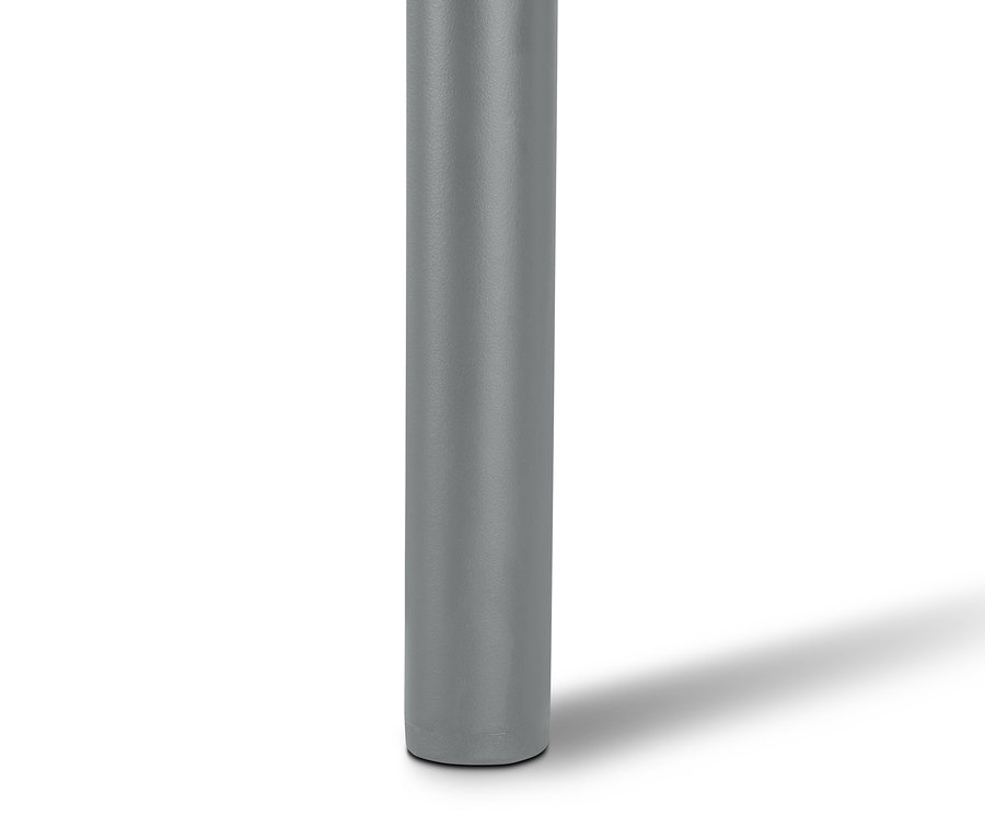 Detailaufnahme eines grauen Beins einer Outdoor-Lounge mit Fußhocker von ScanCom.
