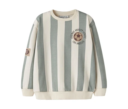 Sweatshirt mit vertikalen hellgrünen und cremefarbenen Streifen, einem zentralen runden Grafikdruck mit Fußball und dem Text „LEGENDS VARSITY LEAGUE LOS ANGELES“ sowie einem „86“-Aufnäher am linken Ärmel.