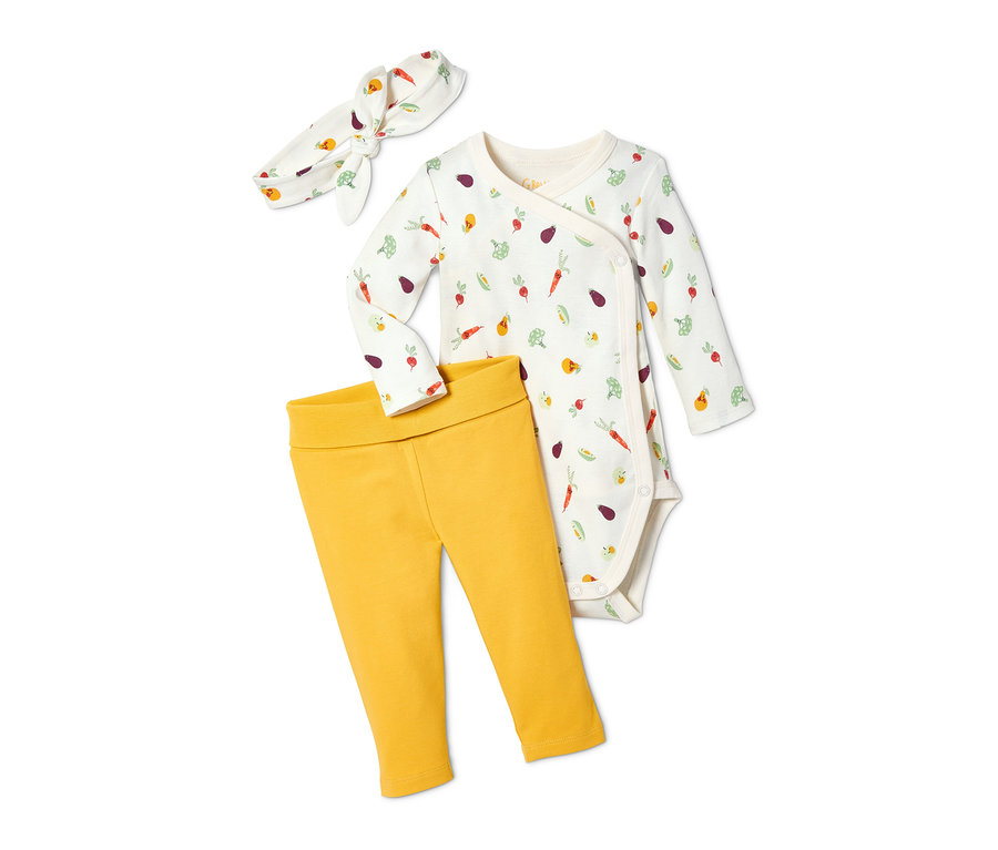 Baby-Kombi, 3-teilig: Body mit Gemüseprint, gelbe Hose und Stirnband mit Gemüse.