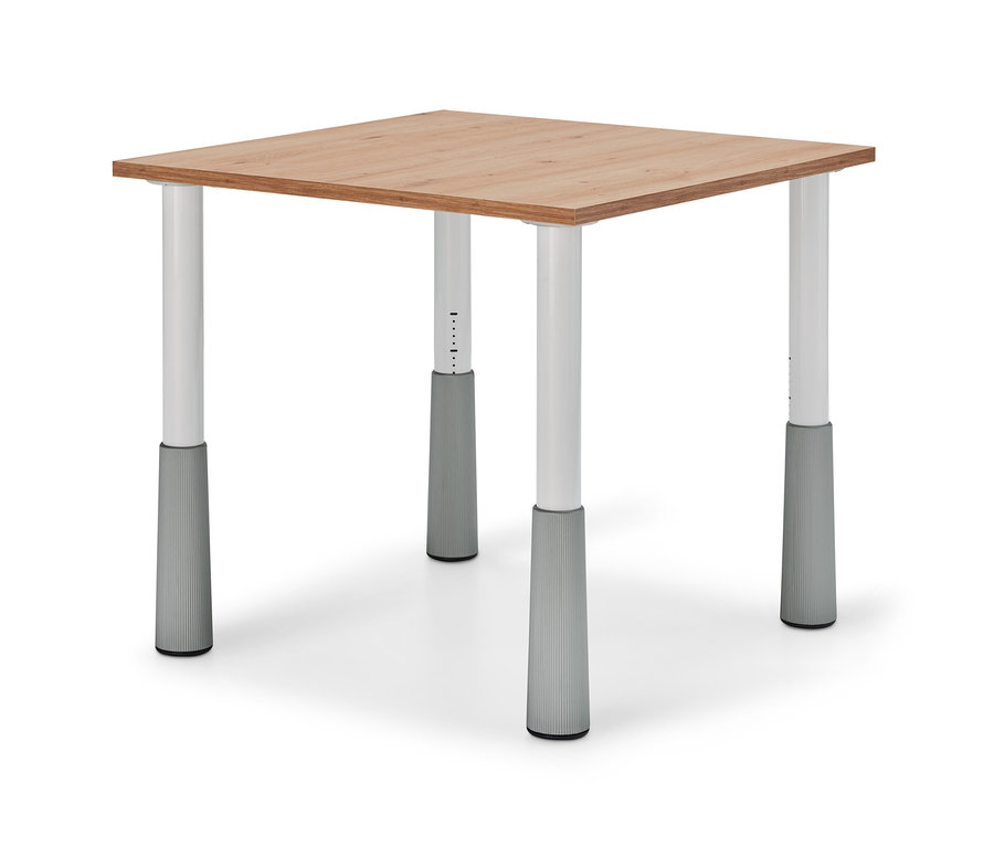 Quadratischer Kindertisch mit einer Platte in Holzoptik und weißen Beinen mit grauen, verstellbaren Unterteilen.