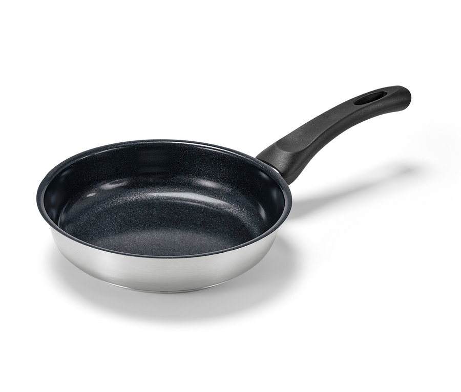 Eine Edelstahl-Pfanne mit hochwertiger Keramikbeschichtung, Ø ca. 20 cm.