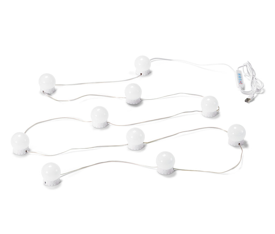 Eine LED-USB-Lichterkette liegt auf einem weißen Hintergrund.