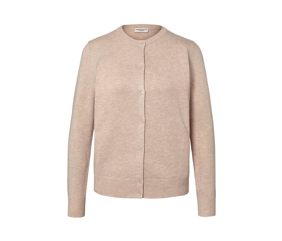 Ein hellbrauner Feinstrick-Cardigan mit Knöpfen.