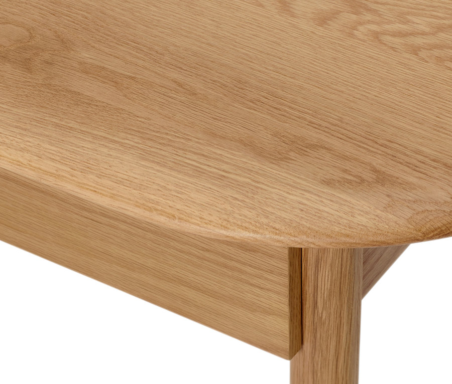 Detailaufnahme eines Sekretärs mit Schubladen.