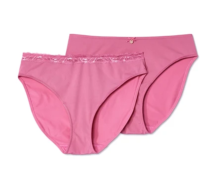 Zwei roséfarbene Slips.