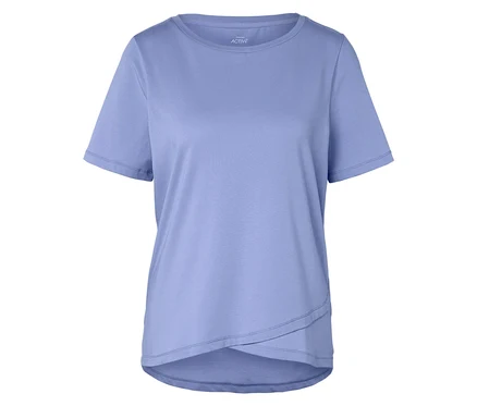 Ein hellblaues Kurzarm-T-Shirt mit überlappendem Saum.