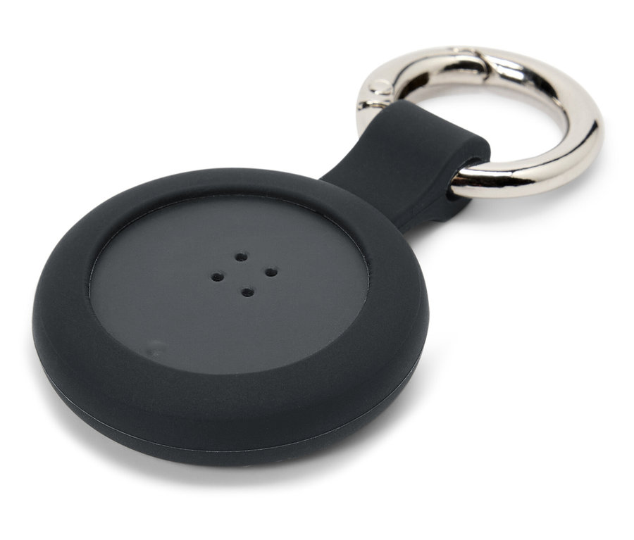 Schwarzes Anhängergehäuse mit Metallring.