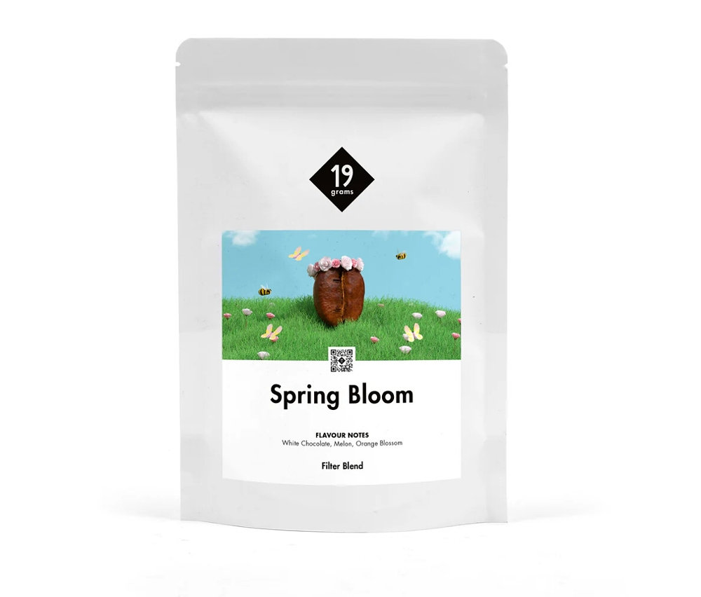 Weiße Verpackung von 19grams Spring Bloom Filterkaffee - 250 g Ganze Bohne.
