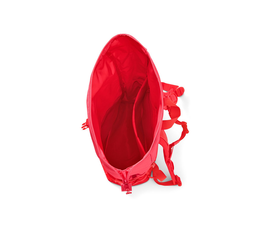Offener roter Outdoor-Rucksack.