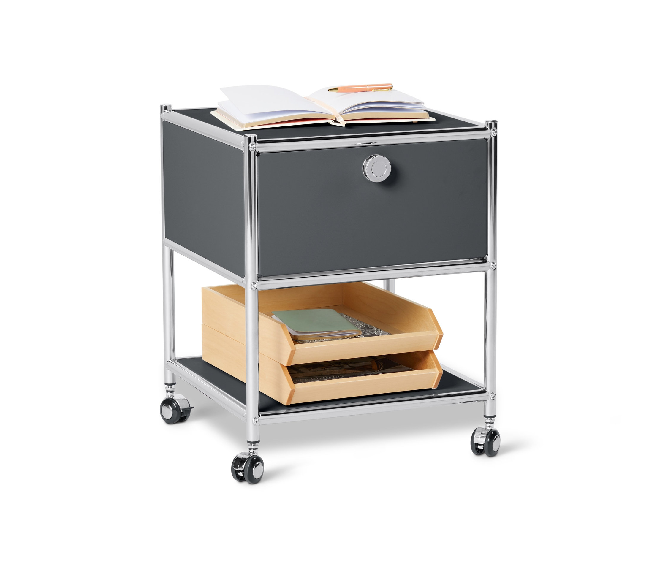 Grauer Beistelltisch Metall »CN3« mit Schublade. Auf der Oberseite liegen ein geöffnetes Notizbuch und ein Stift.