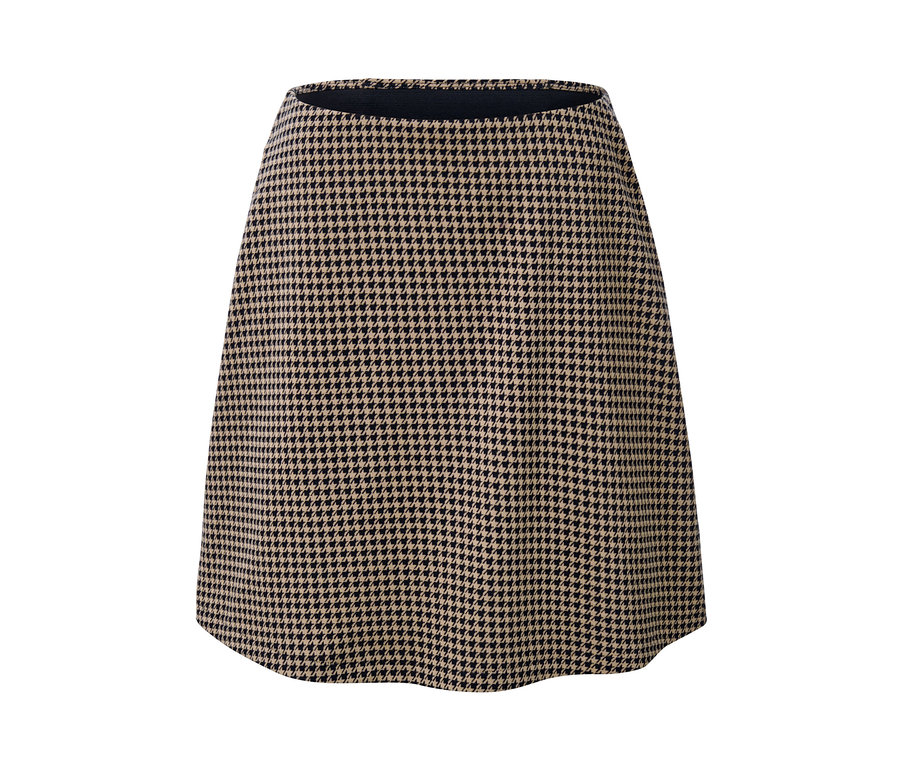 Detailansicht eines Sweatrocks mit Hahnentritt-Jacquardmuster.