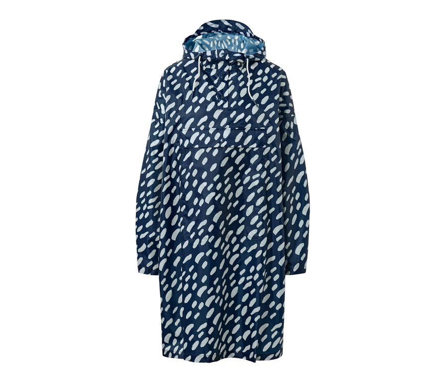 Ein marineblauer Regenponcho mit weissem Muster und Ärmeln.
