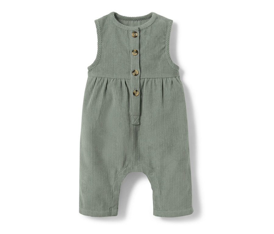 Eine grüne Baby-Cordlatzhose mit Knöpfen.